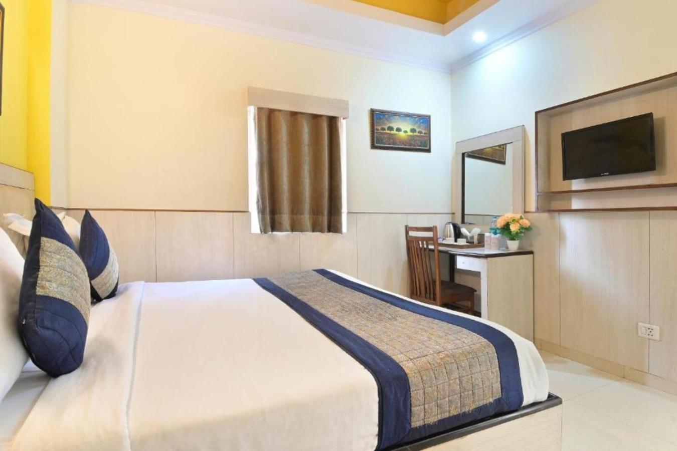 Hotel Castle Blue Neu-Delhi Exterior foto