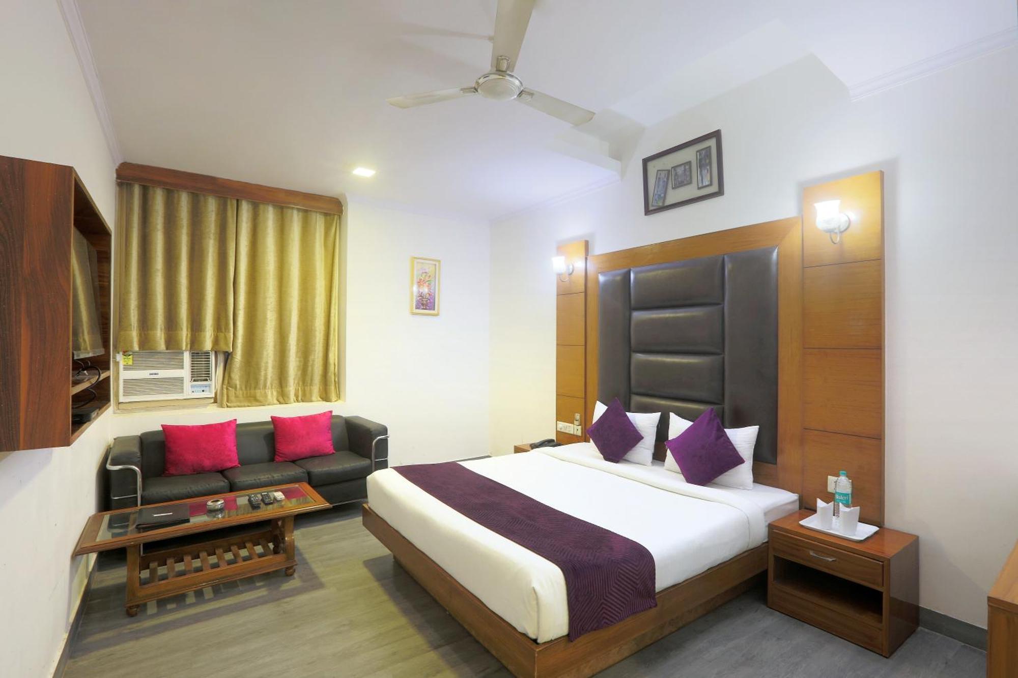 Hotel Castle Blue Neu-Delhi Exterior foto