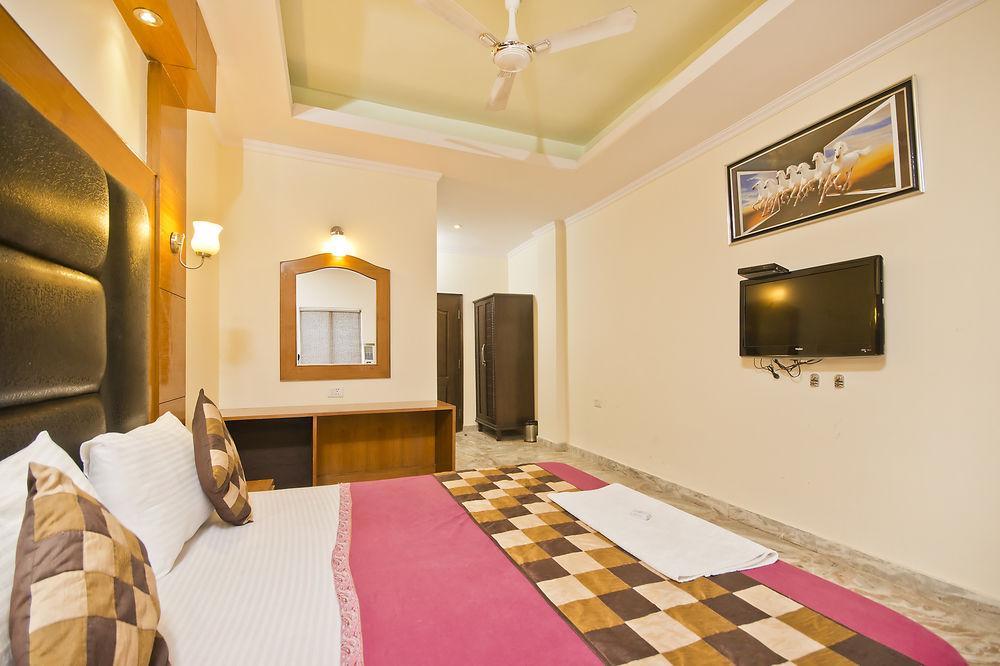 Hotel Castle Blue Neu-Delhi Exterior foto