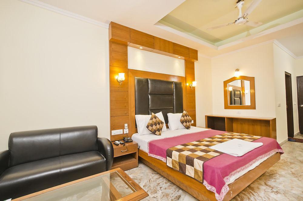 Hotel Castle Blue Neu-Delhi Exterior foto