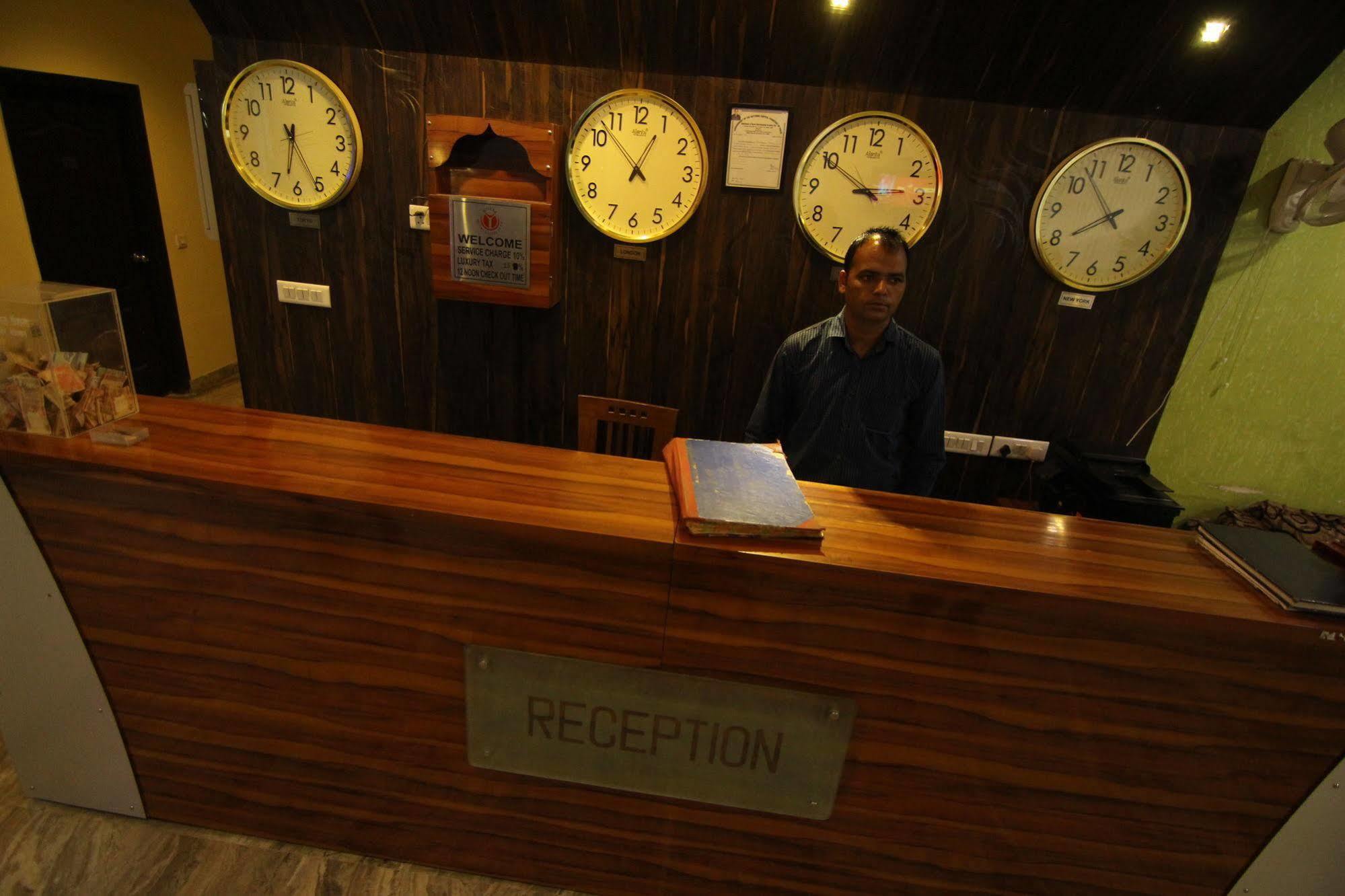 Hotel Castle Blue Neu-Delhi Exterior foto